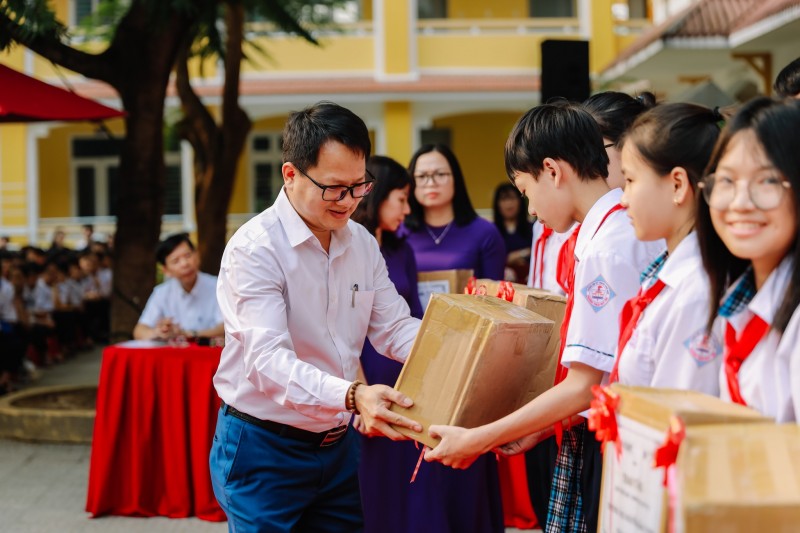 ông Hoàng Trọng Thủy - Trưởng Đại diện Tổ chức Zhi Shan Foundation tại Việt Nam ông Hoàng Trọng Thủy - Trưởng Đại diện Tổ chức Zhi Shan Foundation tại Việt Nam