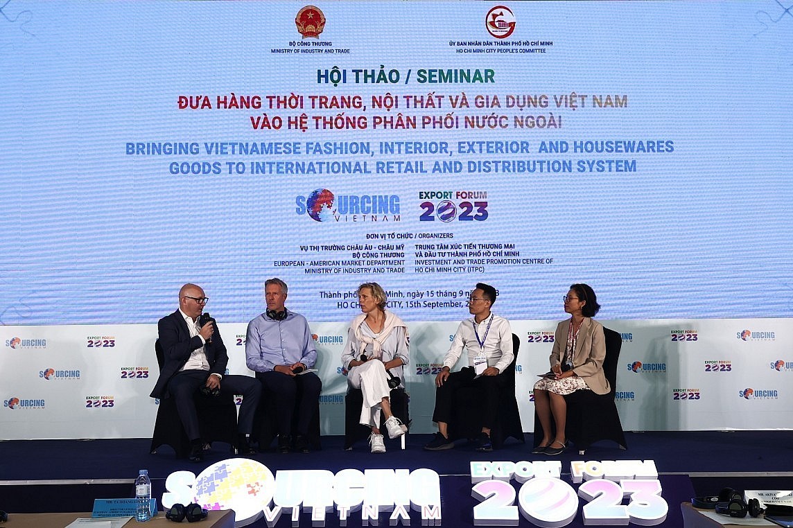 Representative of IKEA Group (far left) participates in the seminar IKEA Highly Appreciates Timber Source from Vietnam