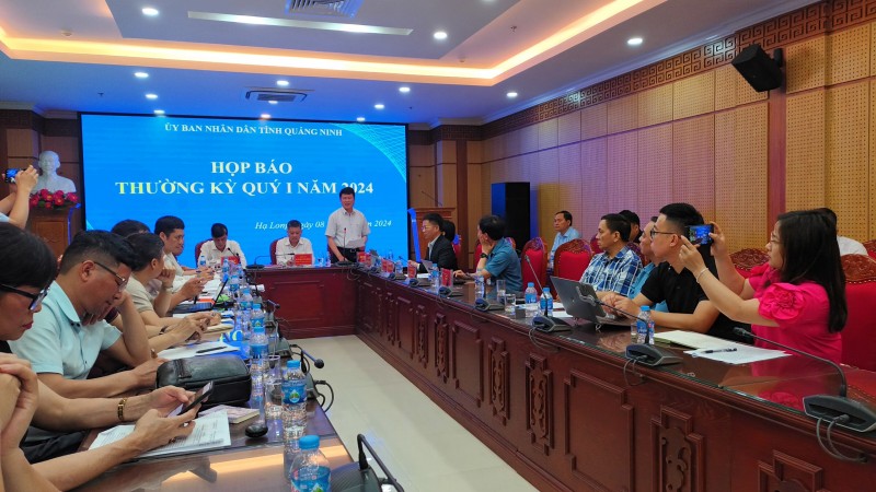 Nhiều thông tin về du lịch Hạ Long được cung cấp tạo chương trình họp báo (Ảnh: H.M). Nhiều thông tin về du lịch Hạ Long được cung cấp tạo chương trình họp báo (Ảnh: H.M).