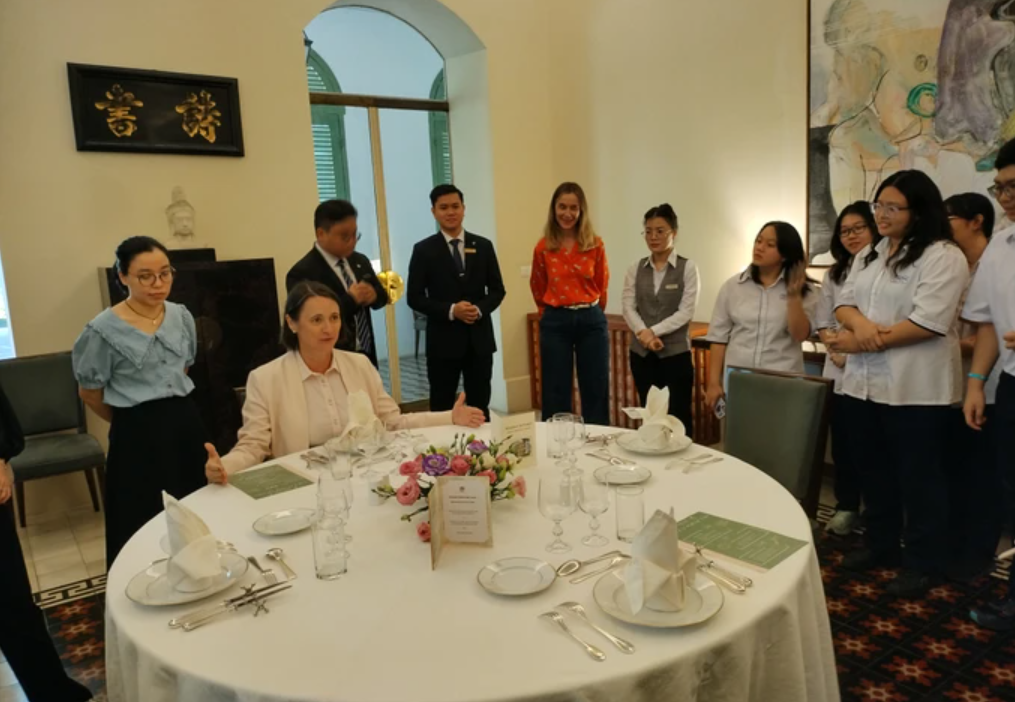 Học sinh Việt học nấu ăn theo thực đơn kiểu Pháp Học sinh Việt học nấu ăn theo thực đơn kiểu Pháp