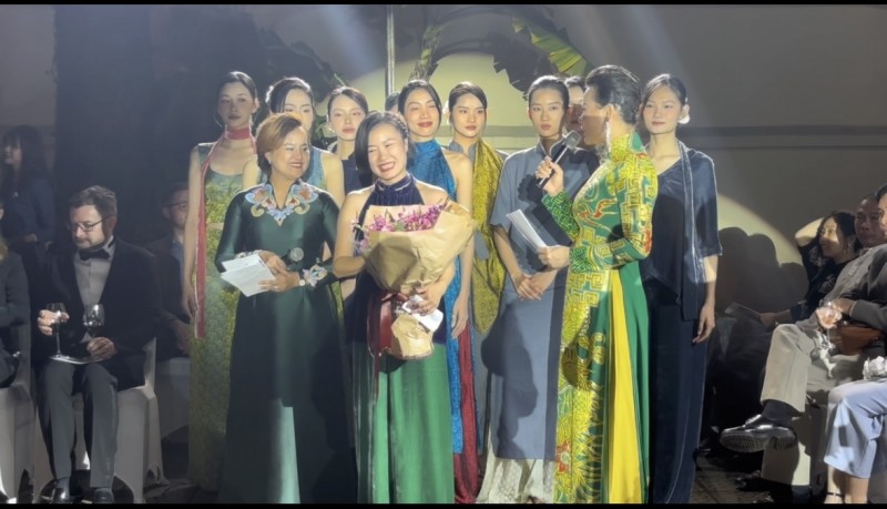 Hội sách trực tuyến phục vụ kiều bào Việt Nam ở nước ngoài Hội sách trực tuyến phục vụ kiều bào Việt Nam ở nước ngoài