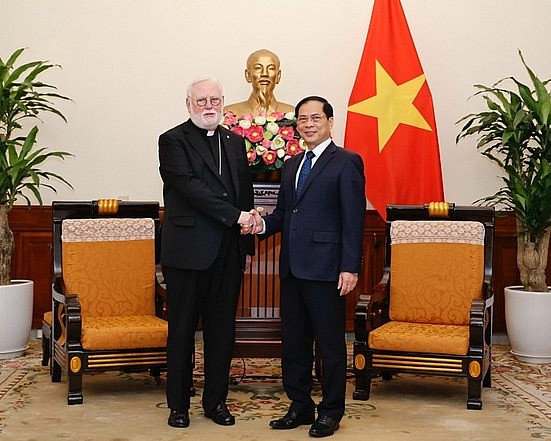 Vietnamese Minister of Foreign Affairs Bui Thanh Son (right) meets with rbishop Paul Richard Gallagher, Vatican Secretary of State at the Headquarters of the Ministry of Foreign Affairs in Ha Noi, April 9, 2024. Vietnamese Minister of Foreign Affairs Bui Thanh Son (right) meets with rbishop Paul Richard Gallagher, Vatican Secretary of State at the Headquarters of the Ministry of Foreign Affairs in Ha Noi, April 9, 2024.