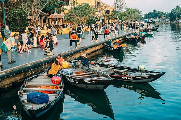 Tourists in ancient Hoi An city. (Photo: VNA) Tourists in ancient Hoi An city. (Photo: VNA)