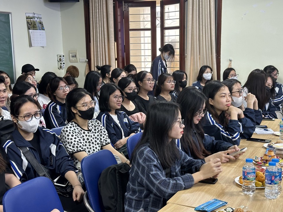 Các bạn sinh viên Trường Đại học Khoa học xã hội và Nhân văn tham gia tọa đàm. Ảnh: Hoàng Linh. Các bạn sinh viên Trường Đại học Khoa học xã hội và Nhân văn tham gia tọa đàm. Ảnh: Hoàng Linh.