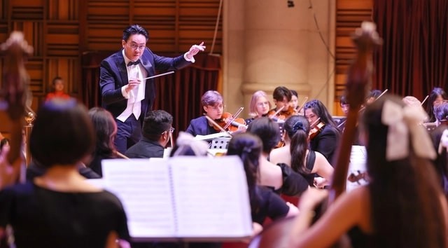 Conductor Tran Nhat Minh Brings Vietnamese Folk Songs To The World Conductor Tran Nhat Minh Brings Vietnamese Folk Songs To The World
