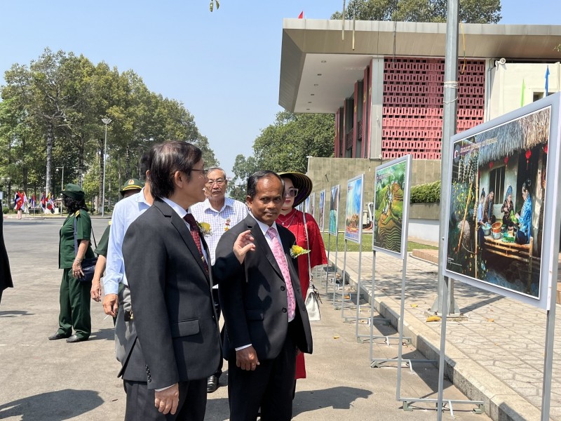 Trưng bày gần 100 bức ảnh về văn hóa, con người ASEAN tại Đồng Nai Trưng bày gần 100 bức ảnh về văn hóa, con người ASEAN tại Đồng Nai