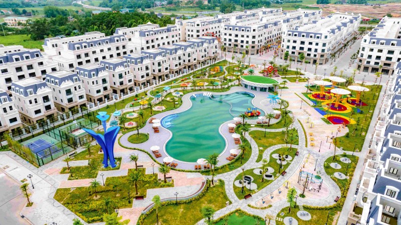 Với tiến độ thi công nhanh chóng, các đại tiện ích của Vinhomes Golden Avenue đã dần hoàn thiện, nhiều căn biệt thự đã được bàn giao Với tiến độ thi công nhanh chóng, các đại tiện ích của Vinhomes Golden Avenue đã dần hoàn thiện, nhiều căn biệt thự đã được bàn giao