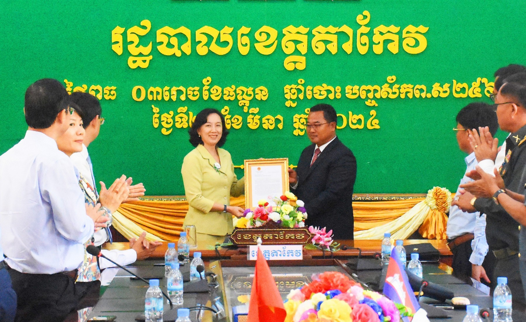 An Giang hợp tác với các địa phương Campuchia xây dựng đường biên giới hòa bình, ổn định, hữu nghị An Giang hợp tác với các địa phương Campuchia xây dựng đường biên giới hòa bình, ổn định, hữu nghị