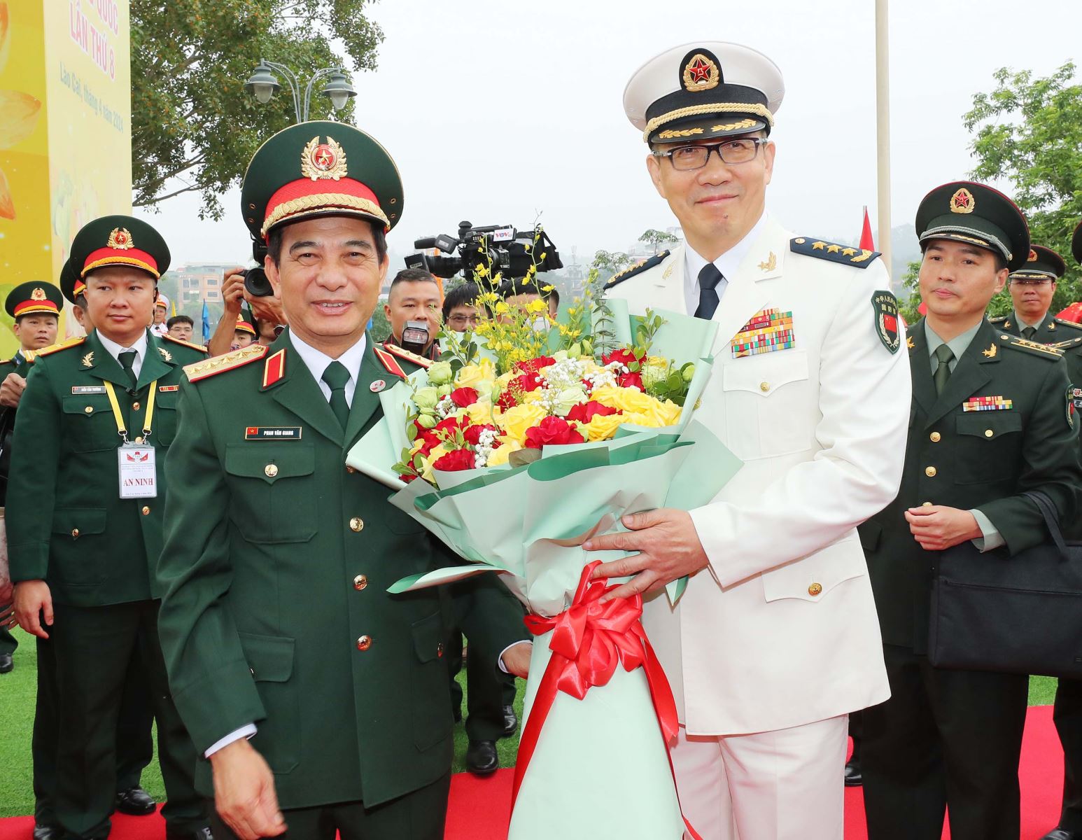 Giao lưu hữu nghị quốc phòng biên giới Việt Nam - Trung Quốc lần thứ 8 Chú thích ảnh