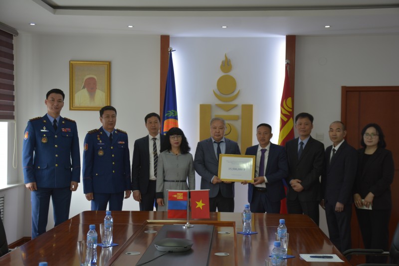 Người Việt tại Mông Cổ quyên góp ủng hộ người dân Mông Cổ khắc phục hậu quả thiên tai Người Việt tại Mông Cổ quyên góp ủng hộ người dân Mông Cổ khắc phục hậu quả thiên tai