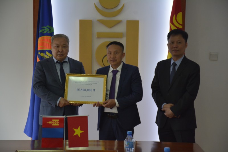 Người Việt tại Mông Cổ quyên góp ủng hộ người dân Mông Cổ khắc phục hậu quả thiên tai Người Việt tại Mông Cổ quyên góp ủng hộ người dân Mông Cổ khắc phục hậu quả thiên tai