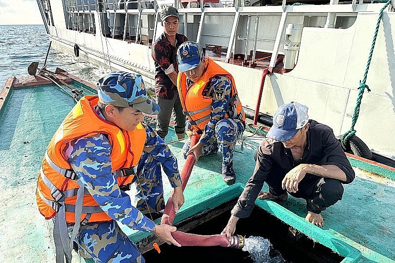 Naval Region 5: Bring Drinking Water to Residents of Remote Islands Naval Region 5: Bring Drinking Water to Residents of Remote Islands