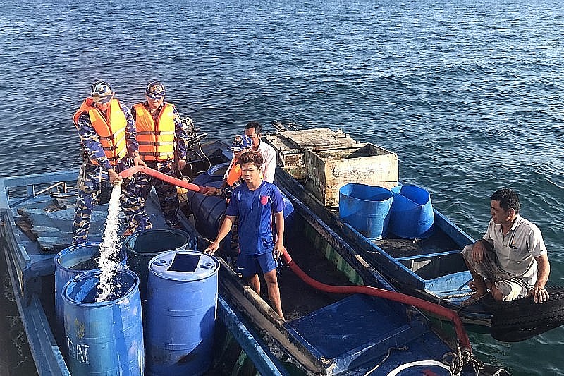 Naval Region 5: Bring Drinking Water to Residents of Remote Islands Naval Region 5: Bring Drinking Water to Residents of Remote Islands
