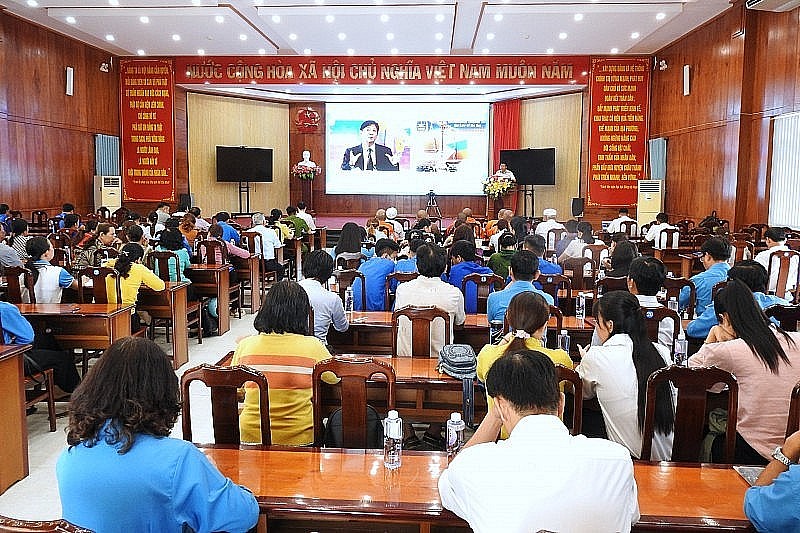 Naval Region 5: Bringing Sea and Island Information to over 6,000 people in Kien Giang Naval Region 5: Bringing Sea and Island Information to over 6,000 people in Kien Giang