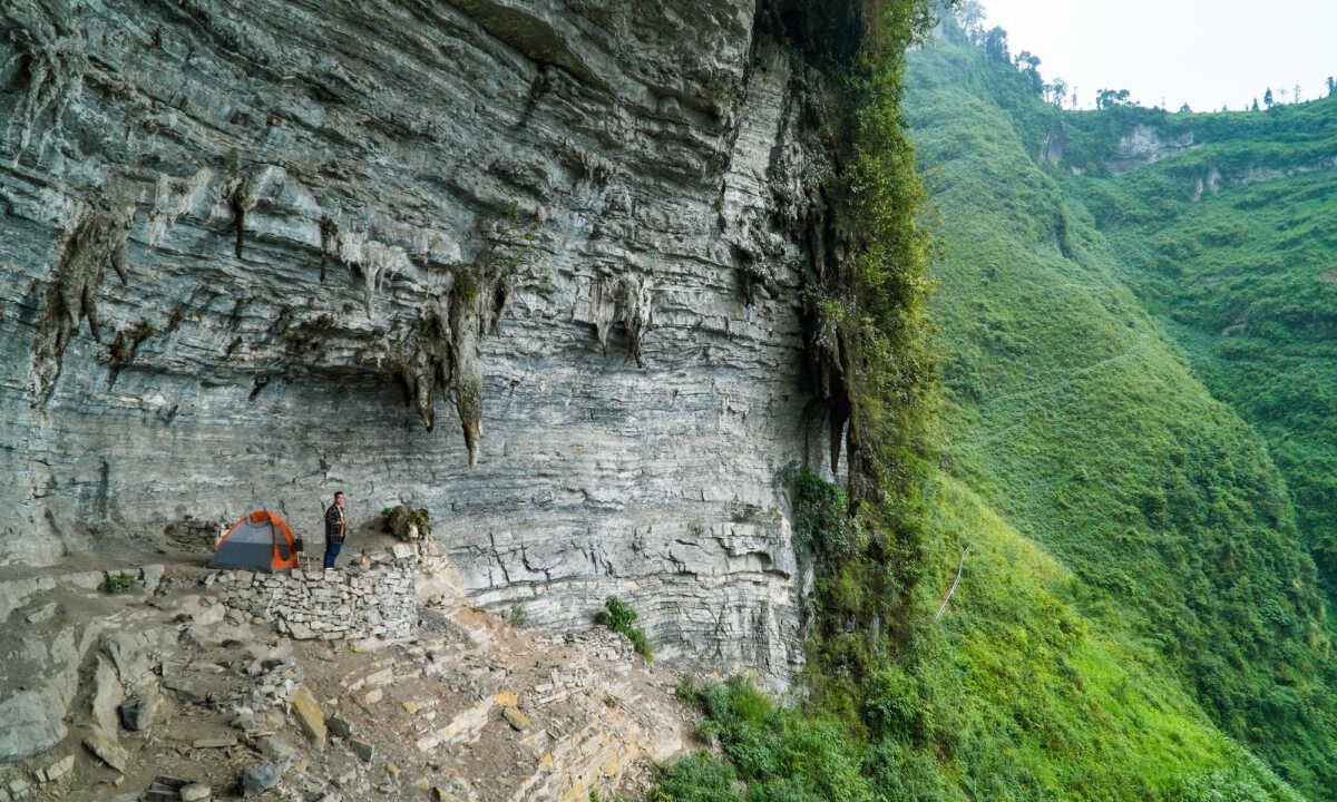 Experience The Unique Camping On The White Cliffs In Ha Giang Experience The Unique Camping On The White Cliffs In Ha Giang