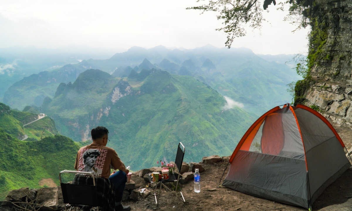 Experience The Unique Camping On The White Cliffs In Ha Giang Experience The Unique Camping On The White Cliffs In Ha Giang