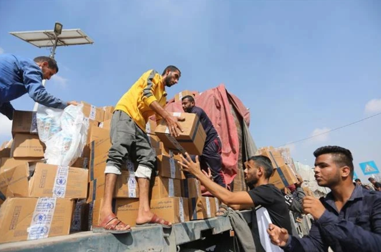 Các hoạt động cứu trợ nhân đạo do UNRWA thực hiện tại dải Gaza. Các hoạt động cứu trợ nhân đạo do UNRWA thực hiện tại dải Gaza.
