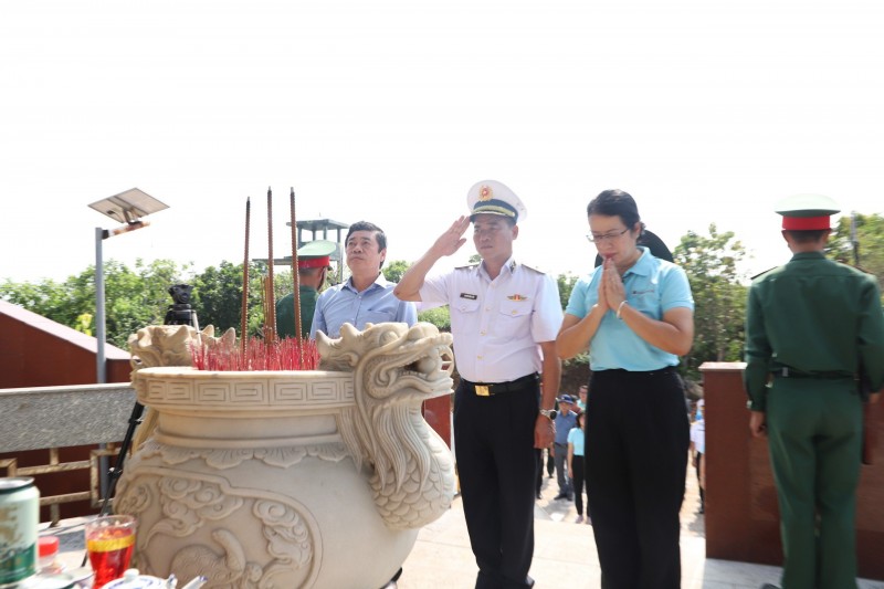 Động viên quân, dân và các lực lượng tại huyện đảo Cồn Cỏ, tỉnh Quảng Trị Động viên quân, dân và các lực lượng tại huyện đảo Cồn Cỏ, tỉnh Quảng Trị