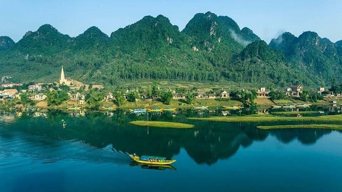 Discover The Legendary Son River In Quang Binh Discover The Legendary Son River In Quang Binh