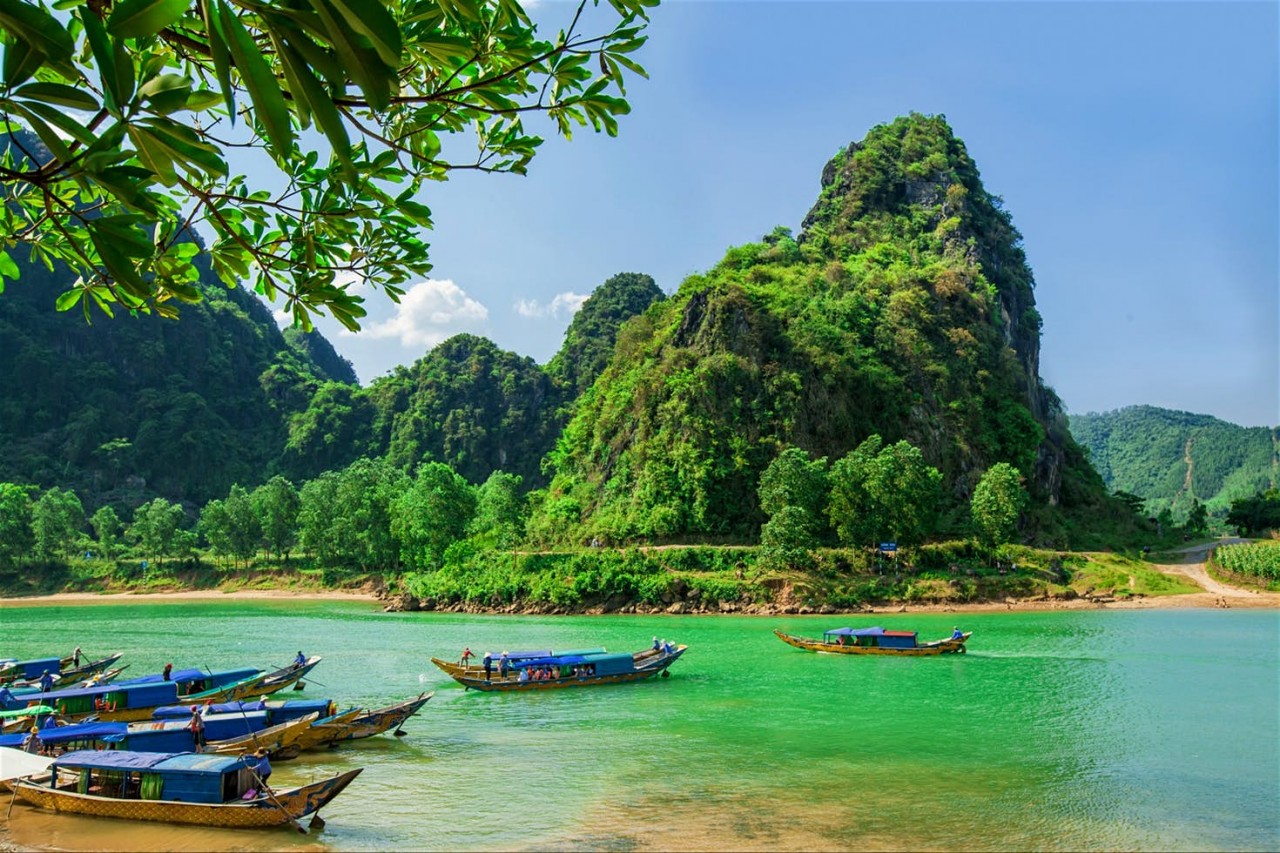 Discover The Legendary Son River In Quang Binh Discover The Legendary Son River In Quang Binh