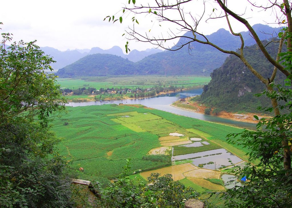 Discover The Legendary Son River In Quang Binh Discover The Legendary Son River In Quang Binh