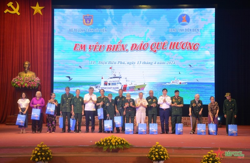 Nhiều tỉnh trong cả nước tích cực tuyên truyền về biển, đảo Nhiều tỉnh trong cả nước tích cực tuyên truyền về biển, đảo