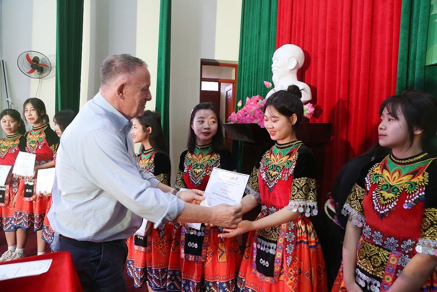 Replicate Girls Club Model to Equip Ethnic Minority Female Students with Life Skills Replicate Girls Club Model to Equip Ethnic Minority Female Students with Life Skills