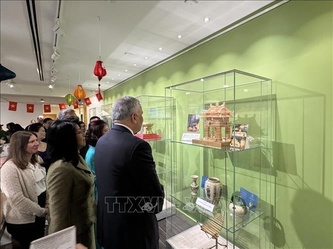 Exhibition “Vietnamese Cultural Space” Held In The U.S. Exhibition “Vietnamese Cultural Space” Held In The U.S.