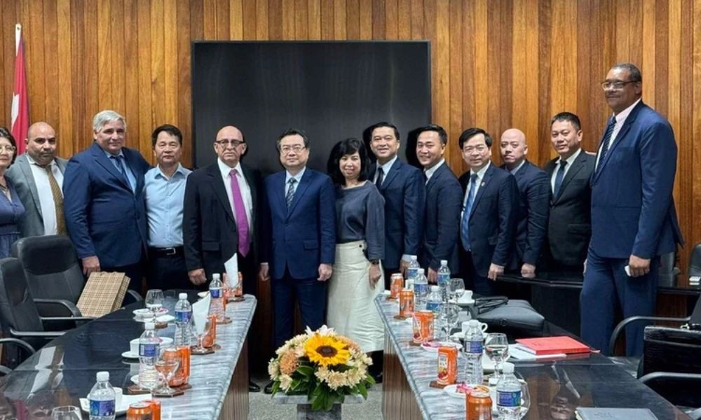 Minister of Construction Nguyen Thanh Nghi and the delegation held talks with Cuban Minister of Construction Rene Mesa Villafana and Cuban construction units and businesses. Minister of Construction Nguyen Thanh Nghi and the delegation held talks with Cuban Minister of Construction Rene Mesa Villafana and Cuban construction units and businesses.