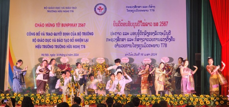 Lưu học sinh Lào tại Trường Hữu nghị T78 rộn ràng đón Tết cổ tuyền Bunpimay Lưu học sinh Lào tại Trường Hữu nghị T78 rộn ràng đón Tết cổ tuyền Bunpimay