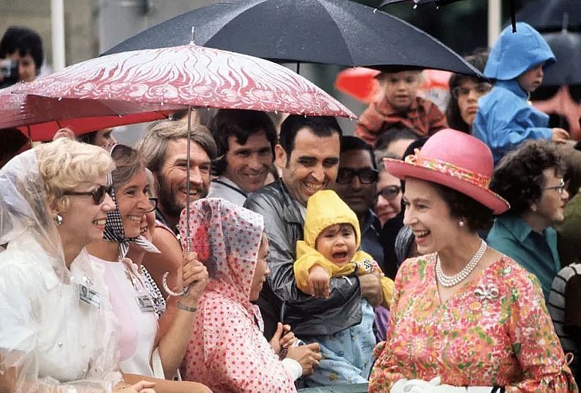 How Queen Elizabeth II Passing Affects Vietnamese Students in UK How Queen Elizabeth II Passing Affects Vietnamese Students in UK