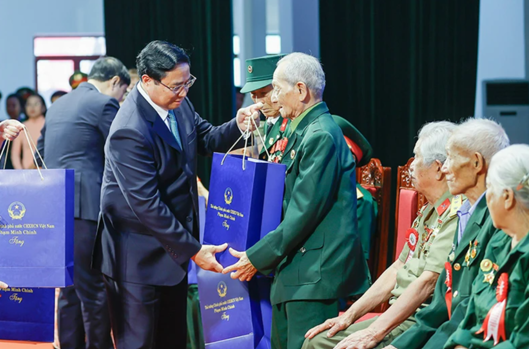 Thủ tướng Phạm Minh Chính dự gặp mặt, tri ân những người trực tiếp tham gia Chiến dịch Điện Biên Phủ Thủ tướng Phạm Minh Chính dự gặp mặt, tri ân những người trực tiếp tham gia Chiến dịch Điện Biên Phủ