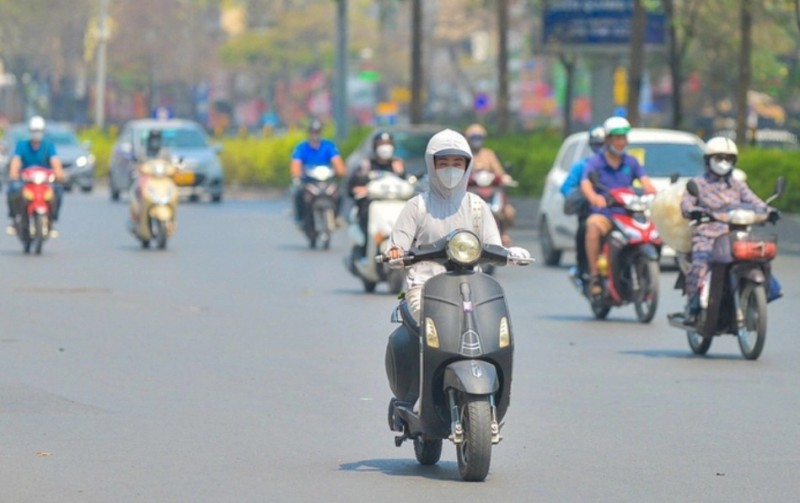 Trung tâm Dự báo khí tượng thuỷ văn quốc gia cảnh báo nắng nóng ở phía Tây Bắc Bộ, khu vực từ Thanh Hóa đến Phú Yên, Tây Nguyên và Nam Bộ có khả năng kéo dài trong nhiều ngày tới. (Ảnh minh họa) Trung tâm Dự báo khí tượng thuỷ văn quốc gia cảnh báo nắng nóng ở phía Tây Bắc Bộ, khu vực từ Thanh Hóa đến Phú Yên, Tây Nguyên và Nam Bộ có khả năng kéo dài trong nhiều ngày tới. (Ảnh minh họa)