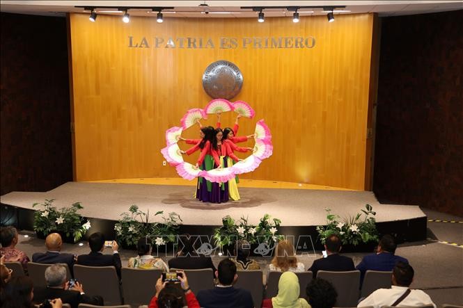 Sôi động Tuần lễ ASEAN tại Mexico - Việt Nam khẳng định vai trò Chủ tịch ACMC Sôi động Tuần lễ ASEAN tại Mexico - Việt Nam khẳng định vai trò Chủ tịch ACMC
