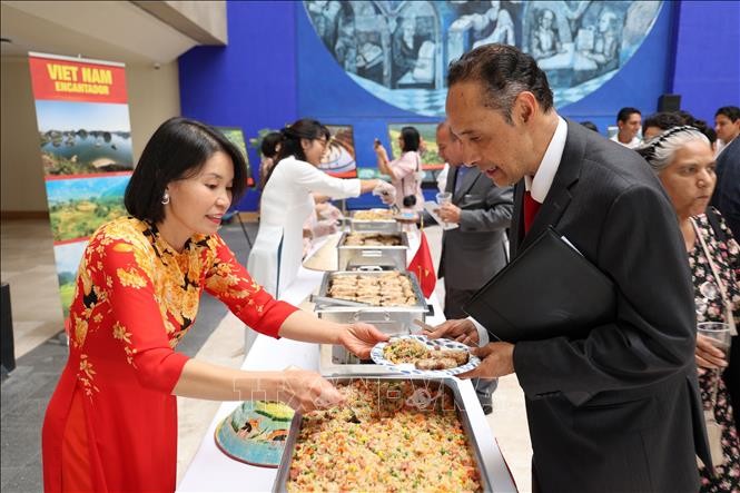 Sôi động Tuần lễ ASEAN tại Mexico - Việt Nam khẳng định vai trò Chủ tịch ACMC Sôi động Tuần lễ ASEAN tại Mexico - Việt Nam khẳng định vai trò Chủ tịch ACMC