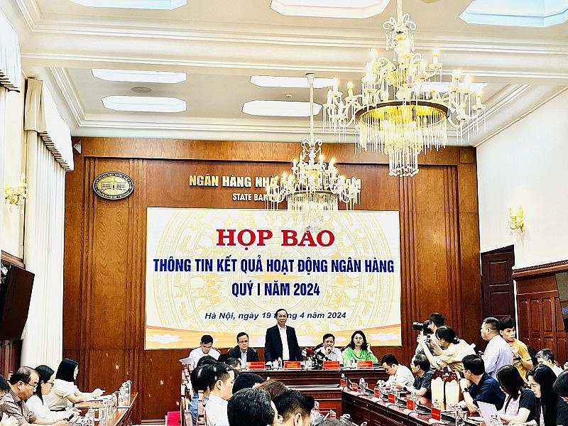Phó Thống đốc Đào Minh Tú: Sẵn sàng can thiệp tỷ giá ngay hôm nay Phó Thống đốc Đào Minh Tú: Sẵn sàng can thiệp tỷ giá nếu diễn biến bất lợi, kể cả trong hôm nay