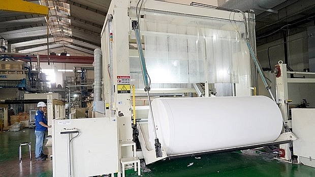 Xuan Mai Paper Company Limited in the Hiep Phuoc Industrial Park uses modern machinery to achieve cleaner production and reduce emissions (Photo: nhandan.vn) Xuan Mai Paper Company Limited in the Hiep Phuoc Industrial Park uses modern machinery to achieve cleaner production and reduce emissions (Photo: nhandan.vn)