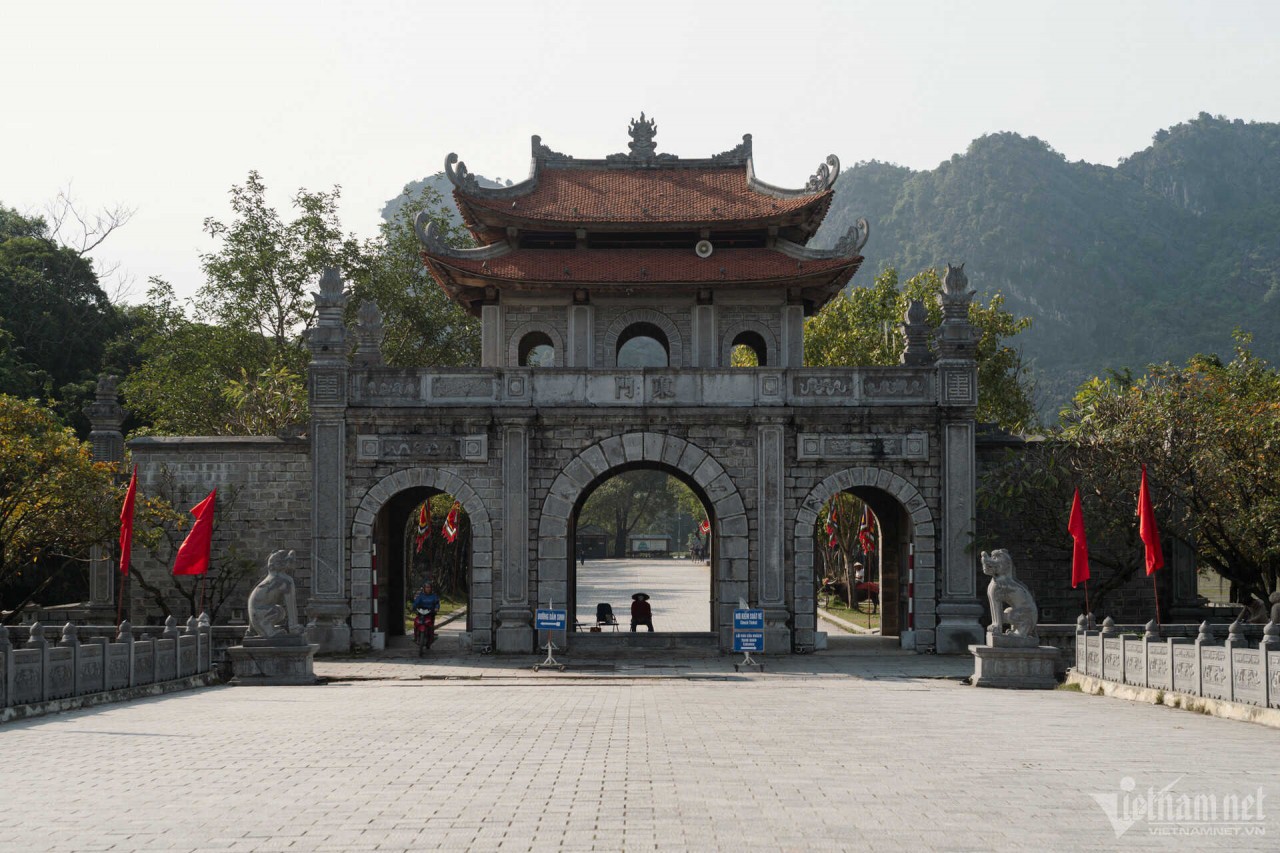 Visit The Sacred Dinh Tien Hoang King Temple In Ninh Binh Visit The Sacred Dinh Tien Hoang King Temple In Ninh Binh