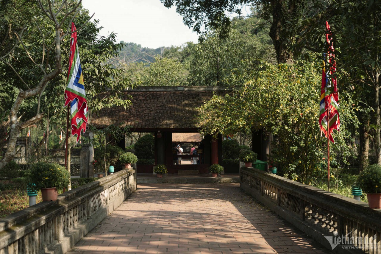 Visit The Sacred Dinh Tien Hoang King Temple In Ninh Binh Visit The Sacred Dinh Tien Hoang King Temple In Ninh Binh