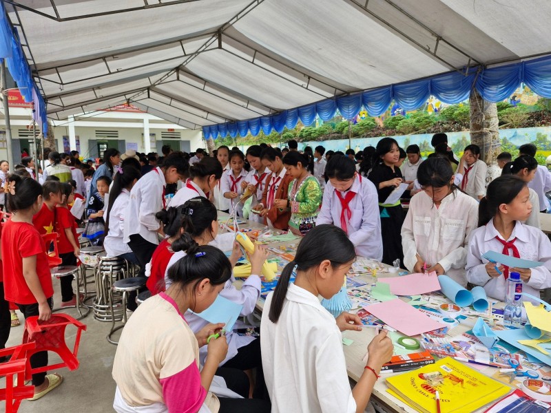 Tưng bừng ngày hội đọc sách tại huyện Quang Bình, Hà Giang Tưng bừng ngày hội đọc sách tại huyện Quang Bình, Hà Giang