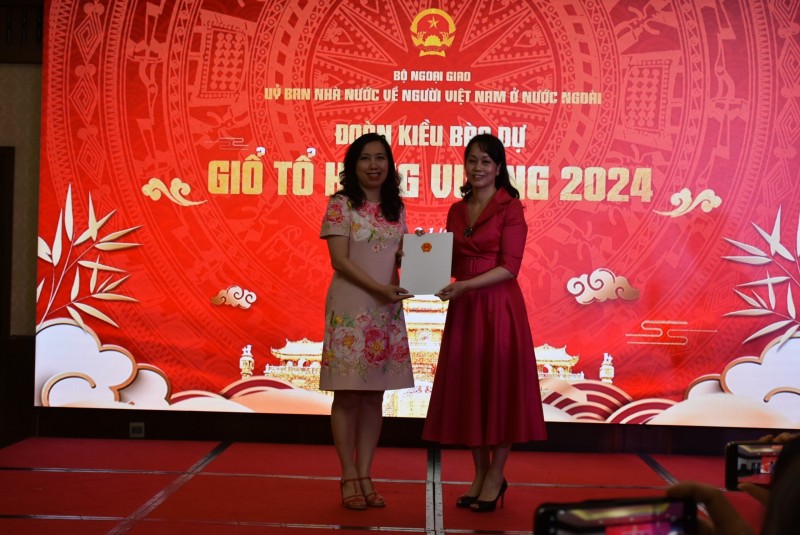 Chúc mừng người gốc Việt trúng cử hội đồng nhân dân cấp quận ở Ba Lan Chúc mừng người gốc Việt trúng cử hội đồng nhân dân cấp quận ở Ba Lan