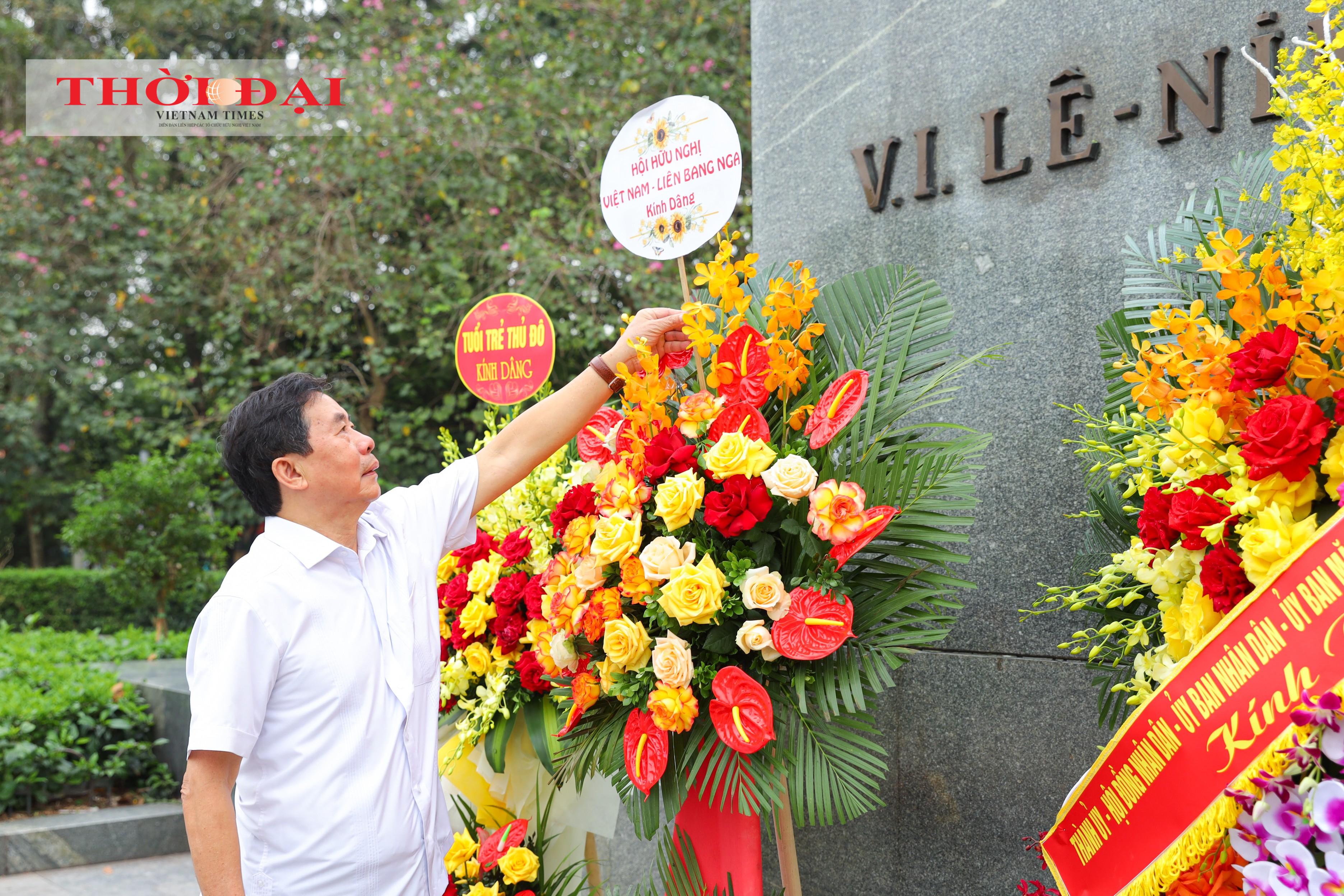 Hội Hữu nghị Việt - Nga dâng hoa kỷ niệm 154 năm ngày sinh V.I.Lenin Hội Hữu nghị Việt - Nga dâng hoa kỷ niệm 154 năm ngày sinh V.I.Lenin
