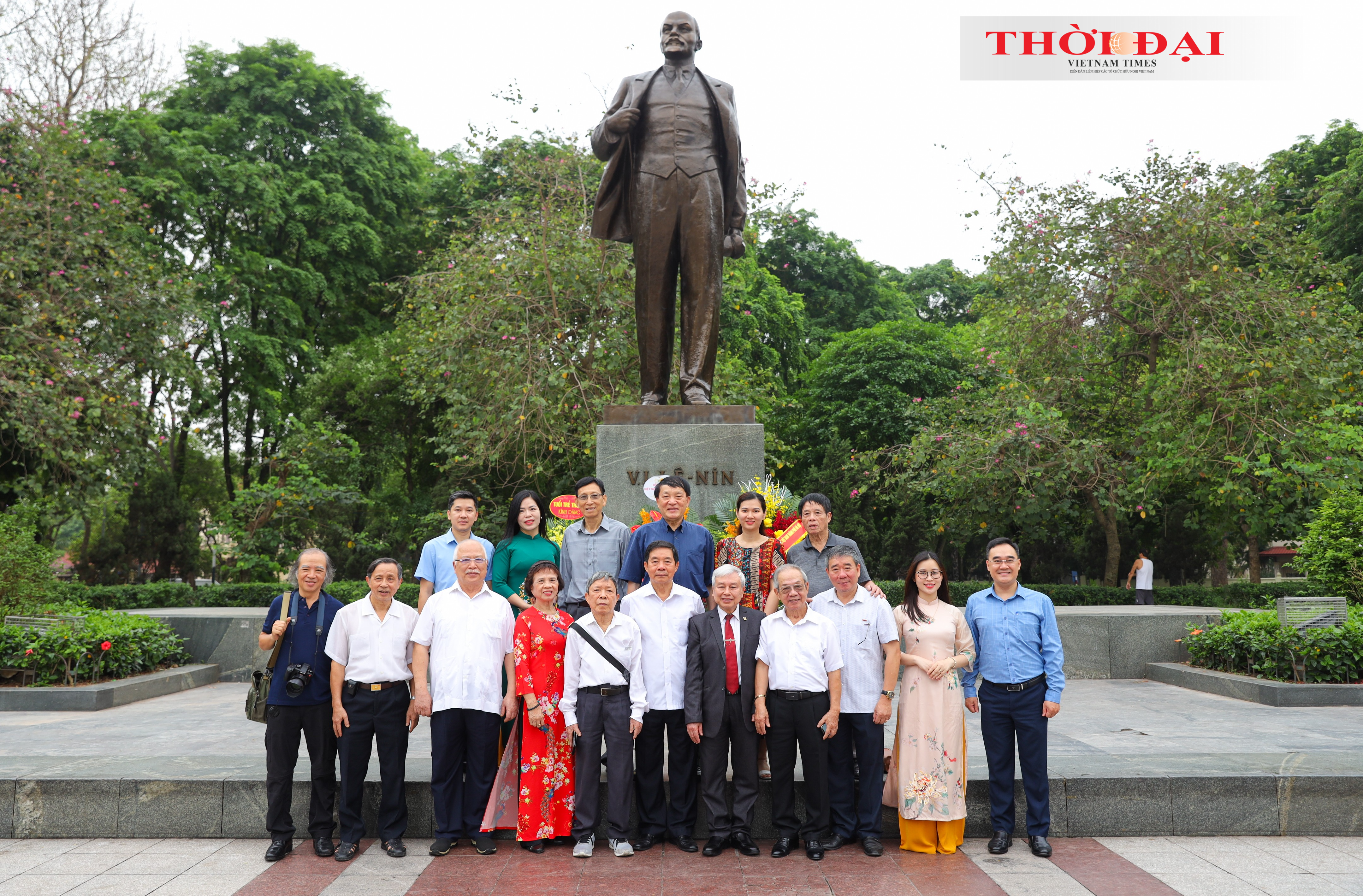 Hội Hữu nghị Việt - Nga dâng hoa kỷ niệm 154 năm ngày sinh V.I.Lenin Hội Hữu nghị Việt - Nga dâng hoa kỷ niệm 154 năm ngày sinh V.I.Lenin