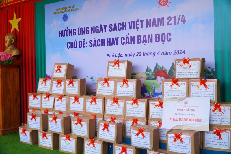 Zhi-Shan Foundation bàn giao 125 tủ sách cho 13 trường mầm non và tiểu học trên địa bàn huyện Phú Lộc, Huế Zhi-Shan Foundation bàn giao 125 tủ sách cho 13 trường mầm non và tiểu học trên địa bàn huyện Phú Lộc, Huế