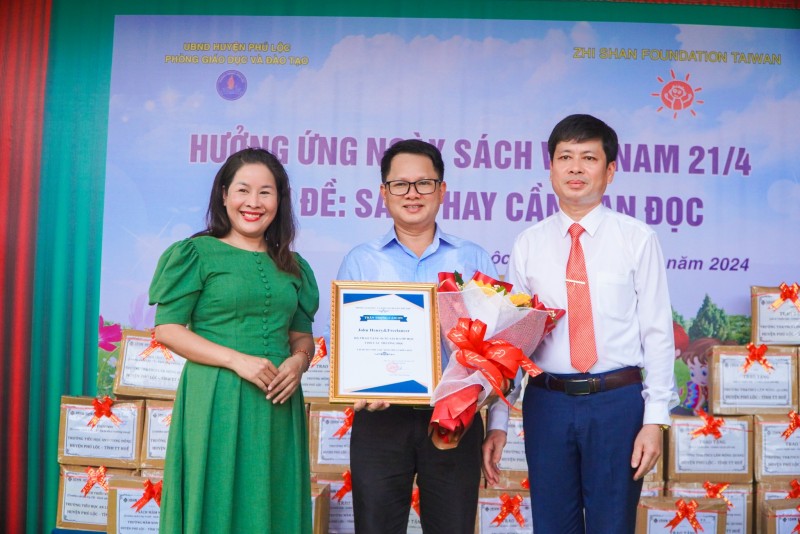 Zhi-Shan Foundation bàn giao 125 tủ sách cho 13 trường mầm non và tiểu học trên địa bàn huyện Phú Lộc, Huế Zhi-Shan Foundation bàn giao 125 tủ sách cho 13 trường mầm non và tiểu học trên địa bàn huyện Phú Lộc, Huế