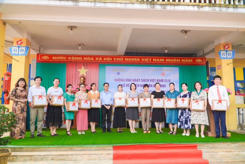Zhi-Shan Foundation bàn giao 125 tủ sách cho 13 trường mầm non và tiểu học trên địa bàn huyện Phú Lộc, Huế Zhi-Shan Foundation bàn giao 125 tủ sách cho 13 trường mầm non và tiểu học trên địa bàn huyện Phú Lộc, Huế