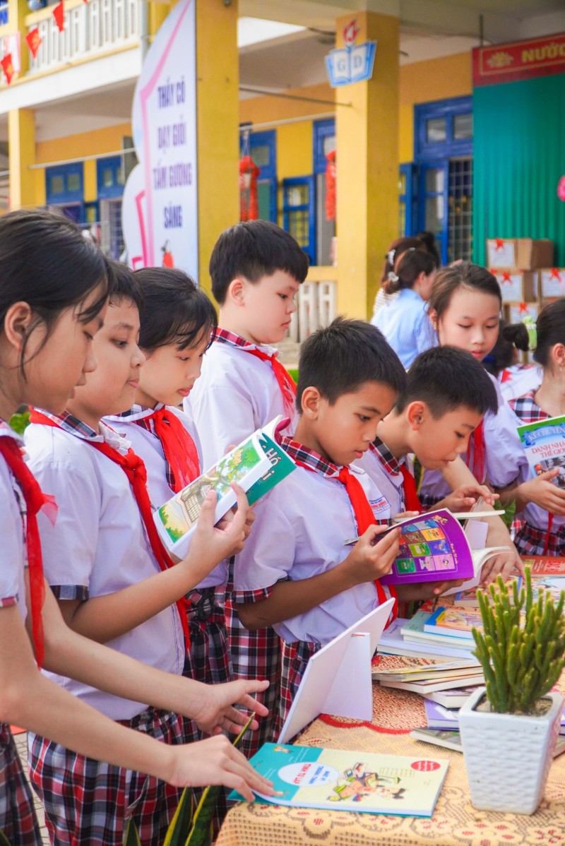 Zhi-Shan Foundation bàn giao 125 tủ sách cho 13 trường mầm non và tiểu học trên địa bàn huyện Phú Lộc, Huế Zhi-Shan Foundation bàn giao 125 tủ sách cho 13 trường mầm non và tiểu học trên địa bàn huyện Phú Lộc, Huế