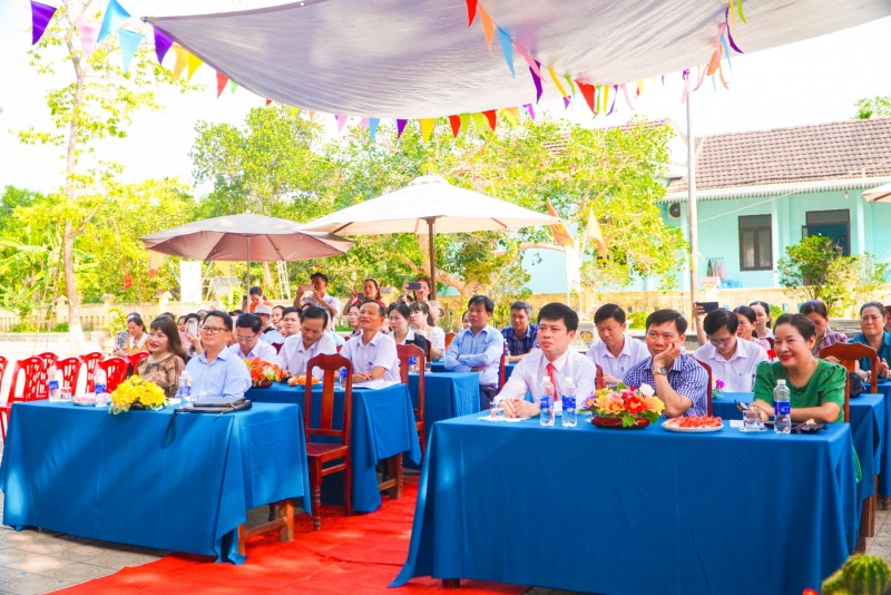 Zhi-Shan Foundation bàn giao 125 tủ sách cho 13 trường mầm non và tiểu học trên địa bàn huyện Phú Lộc, Huế Zhi-Shan Foundation bàn giao 125 tủ sách cho 13 trường mầm non và tiểu học trên địa bàn huyện Phú Lộc, Huế