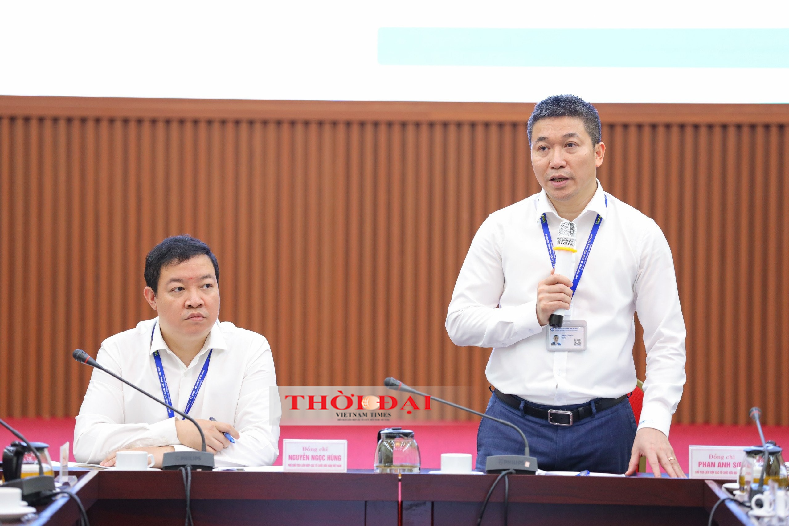Ông Phan Anh Sơn (bên phải), Chủ tịch Liên hiệp các tổ chức hữu nghị Việt Nam phát biểu tại buổi gặp gỡ. (Ảnh: Đinh Hòa) Ông Phan Anh Sơn (bên phải), Chủ tịch Liên hiệp các tổ chức hữu nghị Việt Nam phát biểu tại buổi gặp gỡ. (Ảnh: Đinh Hòa)