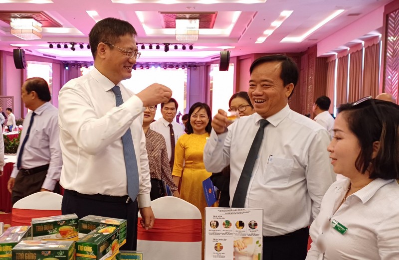 Kết nối giao thương giữa doanh nghiệp Cà Mau và doanh nghiệp Trung Quốc Kết nối giao thương giữa doanh nghiệp Cà Mau và doanh nghiệp Trung Quốc